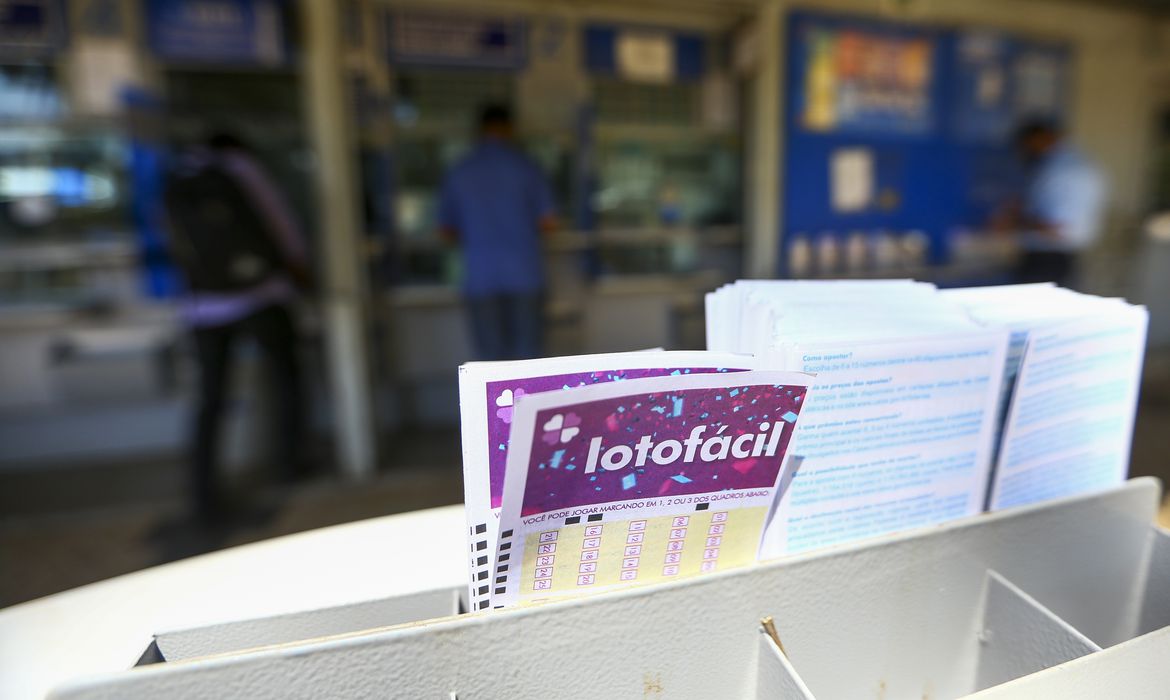 LOTOFÁCIL 2868: Loteria sorteia R$ 1,7 MILHÃO hoje (20)