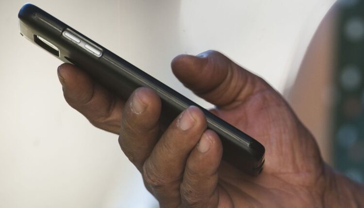 Apostadores podem jogar na Mega-Sena em casas lotéricas ou pelo site ou app da Caixa